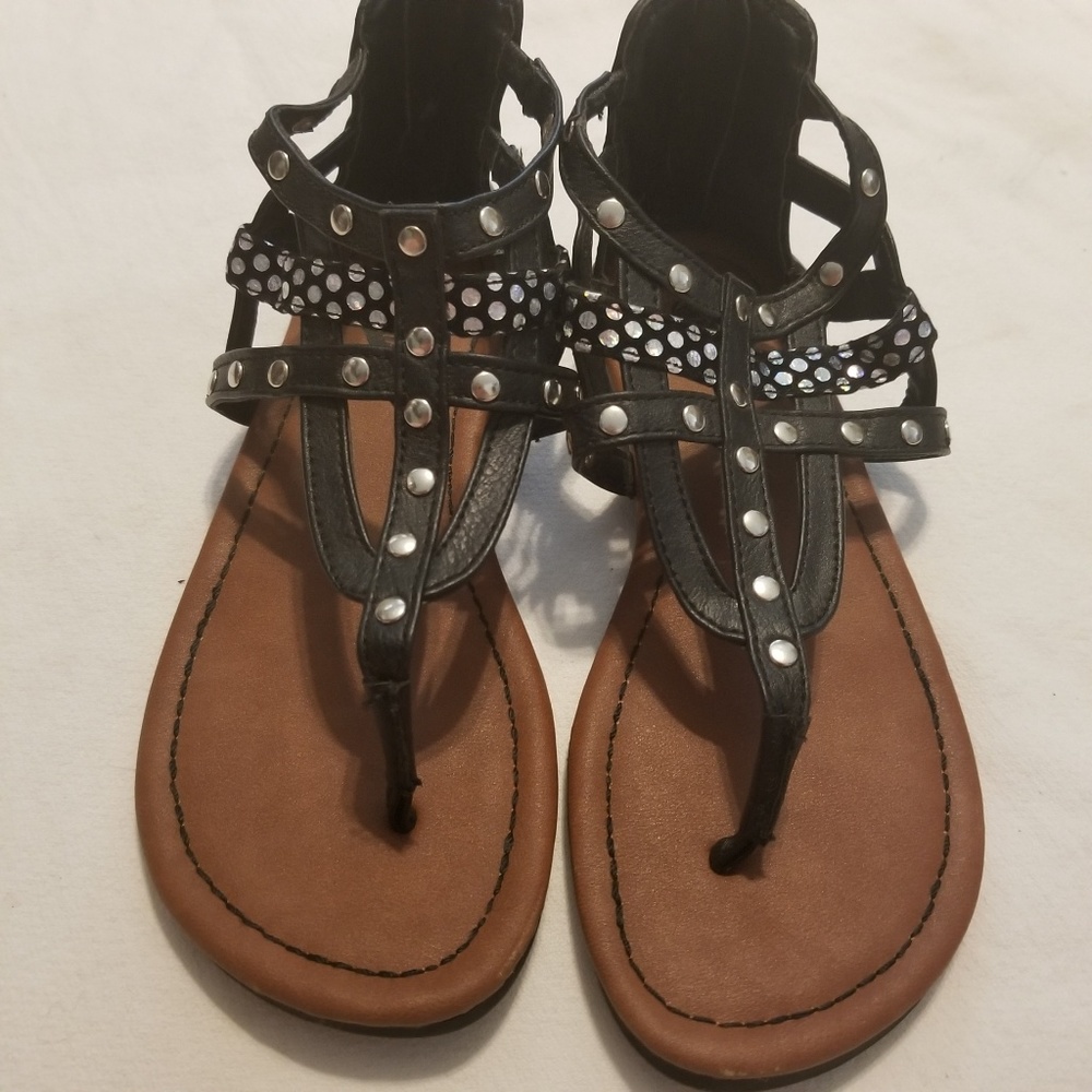 ⭐ black and silver girls sandals